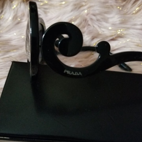 AUTHENTIC PRADA - Picture 2 of 3